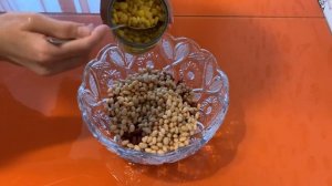 Салат с сухариками и фасолью, простой рецепт любимого салата