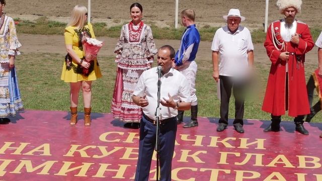 Кореновск. Глава района Сергей Голобородько побывал на скачках на Кубок губернатора. смотреть онлайн