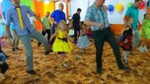 Танец пап и дочерей - я люблю Буги-Вуги 💃🕺 Стиляги на утреннике в детском саду