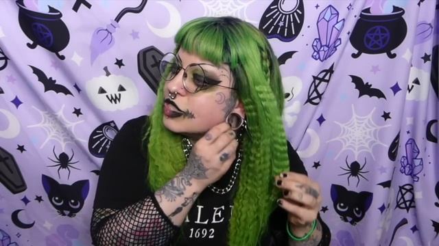 Stretching My Ears to 30mm's Journey // Emily Boo смотреть онлайн