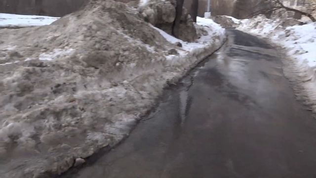 город уфа 10 марта 2023 черниковка проспект октября. весна пришла в городе лужи озера кругом смотреть онлайн