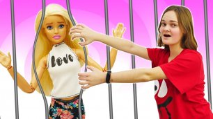 Кукла Барби покупала одежду и сломала банкомат! Видео про игры в магазин - видео куклы и игрушки