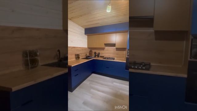 Угловая кухня в современном стиле с накладными ручками от Студии мебели D.D.S.