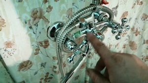 Счётчик горячей воды крутит в обратную сторону. Что делать?