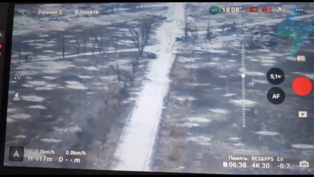 Неудачный маневр - и вражеский БТР M113 удачно подорвался на мине.