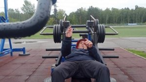 жим лёжа,уличные тренажёры