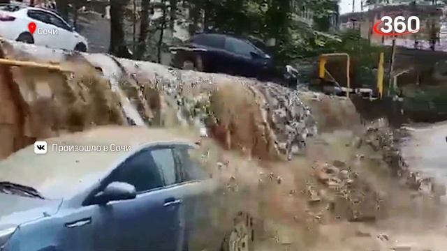 Дома «поехали» под Сочи  - из-за оползня разрушены 20 коттеджей