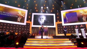 В Москве проходит церемония вручения премии "Золотой Орел"