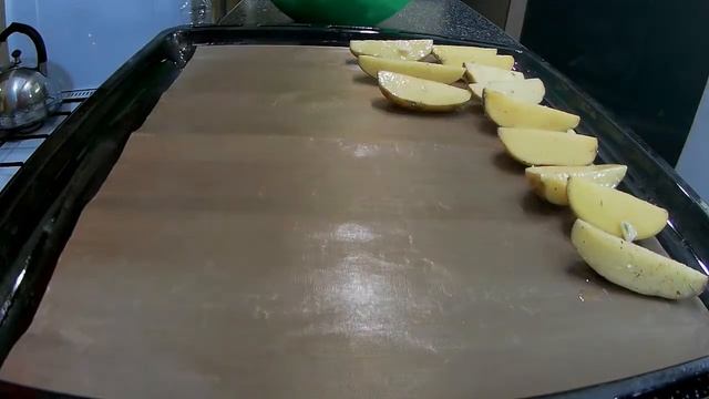 Как приготовить картофель по деревенски.