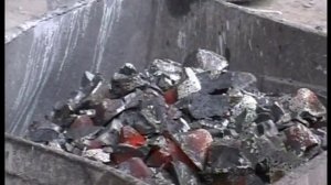 Зестафонский завод ферросплавов. Конвейерная разливка в новых ячейстых мульдах.