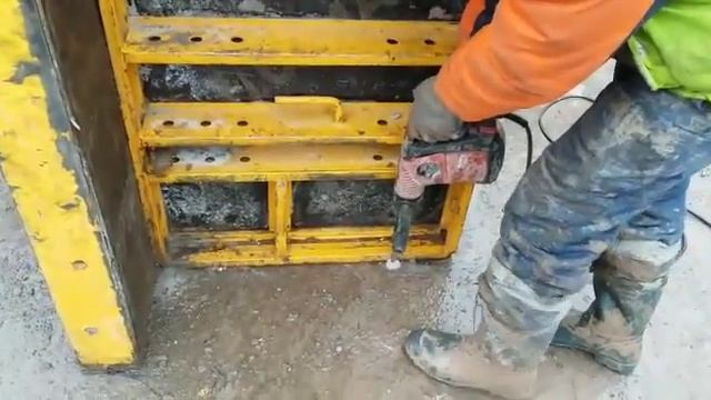 Использование монтажного пистолета при установке опалубки. ЖК Премьера. 02.04.2016 смотреть онлайн