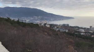 По Крыму пешком. Ялта. Ущелье Темиар. Сурб Рипсиме. Новый год. Ливадийский дворец