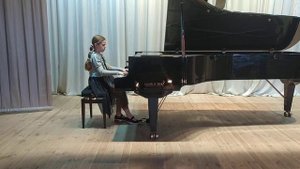 И. Парфёнов "Танец Мухи - Цокотухи"              исп.  Золотова Кира