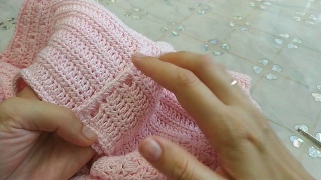 Детское платье крючком Клубничка. Часть 6: заканчиваем юбку, обвязка рачьим шагом смотреть онлайн