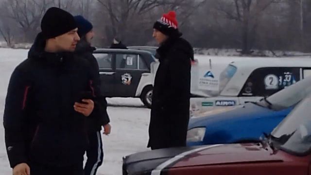 Техническая подготовка легковых автомобилей к гонкам на льду реки Свияга .