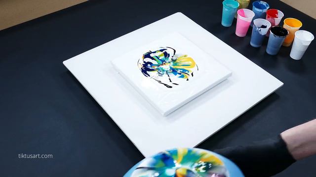 Balloon Art - Liquid Painting in White Negative Space смотреть онлайн