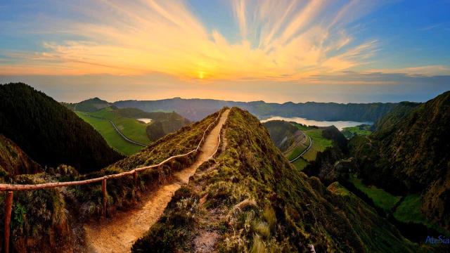 Когда по трудной ты идёшь тропе смотреть онлайн