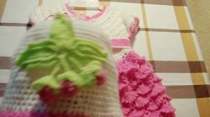 Шапочка с клубничками. Шапка на девочку 1 год.