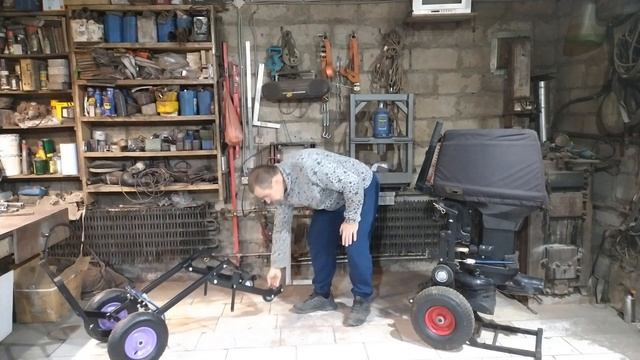 Тележка для лодочного мотора с функцией, удобной для тех кто будет перевозить её в багажнике авто. смотреть онлайн