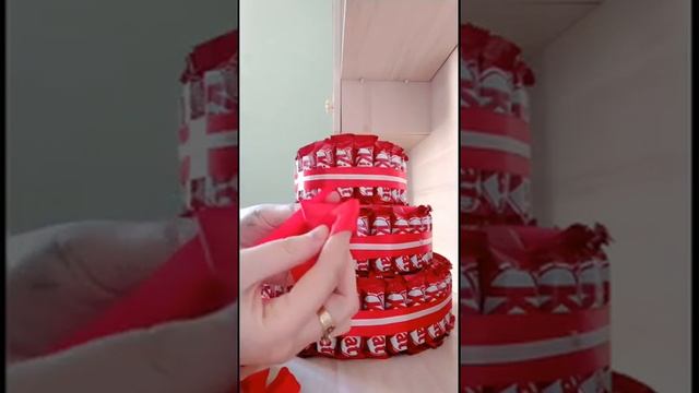 Tort Kit-Kat. DIY kitkat wkolatidan tort tayyorlimiza. Albatta koring смотреть онлайн