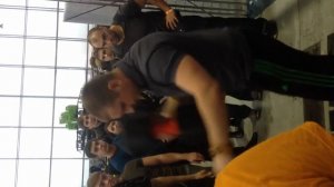 Жим Гантели 40 кг одной рукой . Стоя