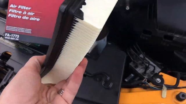 Ford Mustang GT 2008 замена воздушного фильтра. #mustang #ford #airfilter смотреть онлайн