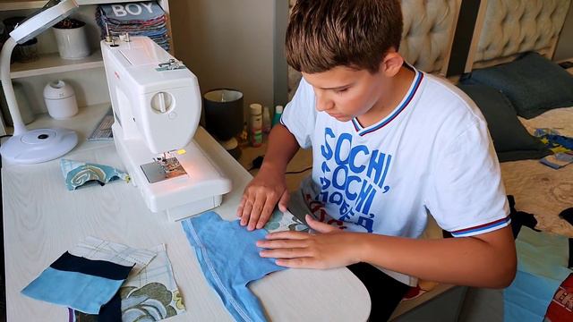 Сынуля шьёт сам🥰Из старых вещей👌Не пускаю на улицу🤪Болталка🤗 смотреть онлайн