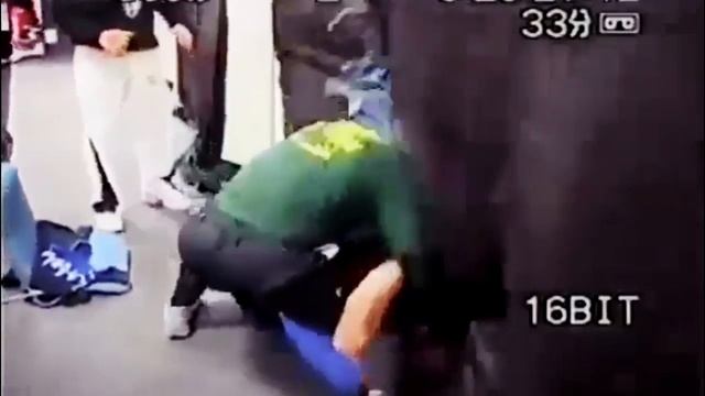 Боец ММА "Бешеный Конь" получил от инструктора ДЖИУ ДЖИТСУ смотреть онлайн