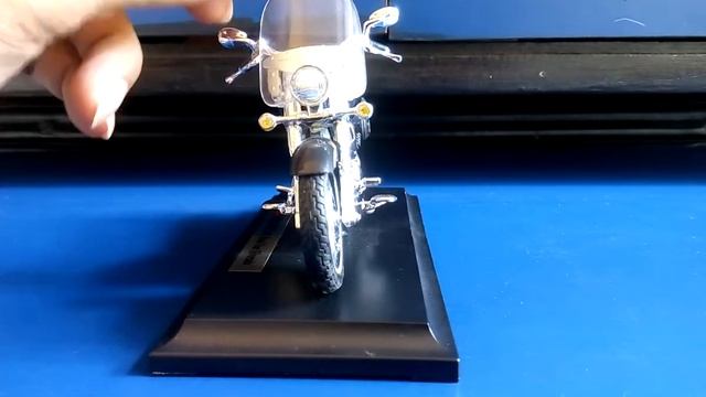 Maisto Yamaha Road Star Silverado 1:18 scale bike смотреть онлайн