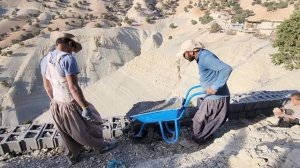 Building a courtyard wall in a difficult place and destroying the building by natural resources