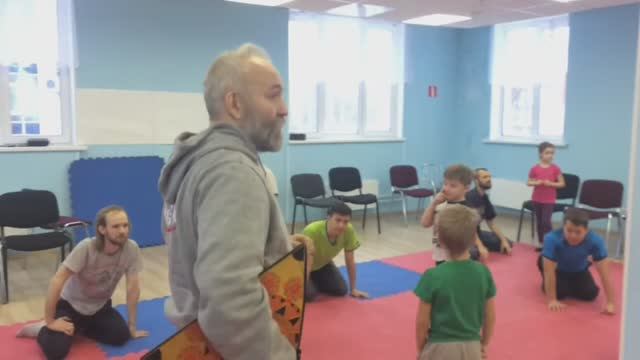 Игры с детьми. Игра Коняшки, проект "Отцы и дети"