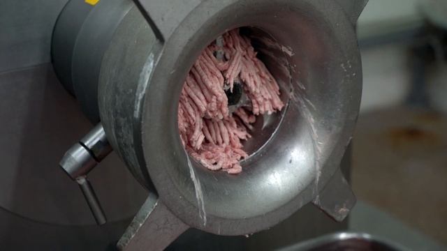 Виробництво ковбаски | Як це працює смотреть онлайн