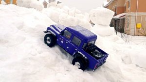 Axial scx10ii Defender 110 pickup ездим по снегу около дома