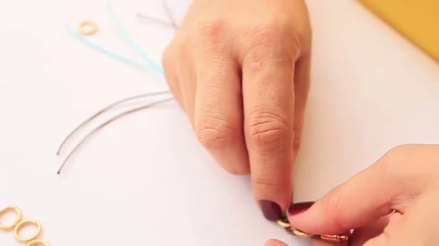 Como hacer una pulsera con las argollas de una cadena de aluminio смотреть онлайн