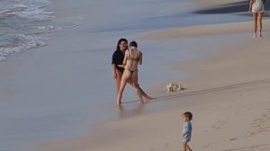 СЛУЧАЙНЫЙ ТОПЛЕСС НА ПЛЯЖЕ БАЛИ! С ВОЛНАМИ ШУТКИ ПЛОХИ! DREAMLAND BEACH и ЦЕНЫ НА ЕДУ