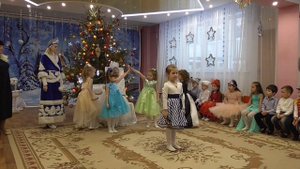 Танец Варим варенье для Деда Мороза группа 11