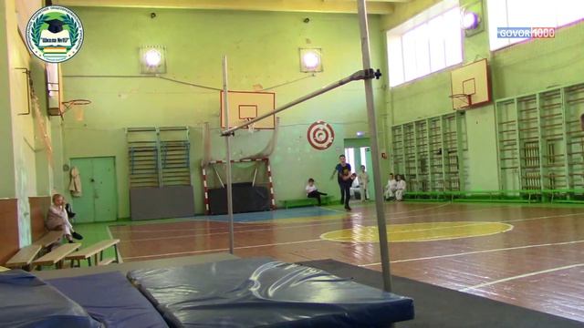 Школа 117 прыжок в высоту способом перешагивания (тренировка)