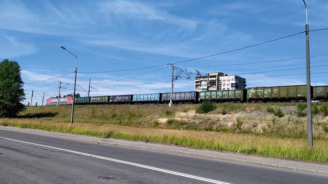 Санкт-Петербург.Электровоз ВЛ10-911 с грузовым поездом следует к Финляндскому железнодорожному мост