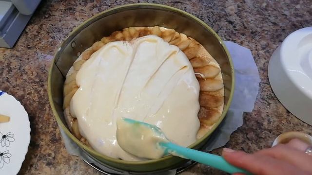 ЯБЛОЧНАЯ ШАРЛОТКА С БЕЗЕ