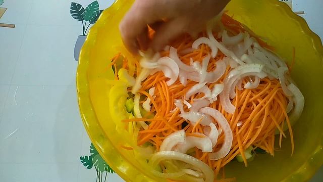 Огурцы с морковью по корейски. Салат простой в приготовлении но очень вкусный.