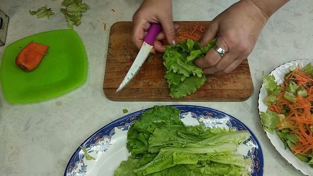 САЛАТ ИЗ САЛАТНЫХ ЛИСТЬЕВ И МОРКОВИ!!! смотреть онлайн
