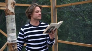 Евгений Ткачук читает стихотворение Александра Введенского “Гость на коне“