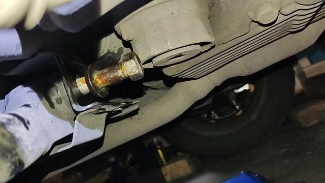 Замена вертикального сайлентблока в рычаге на TOYOTA COROLLA FIELDER 161 смотреть онлайн