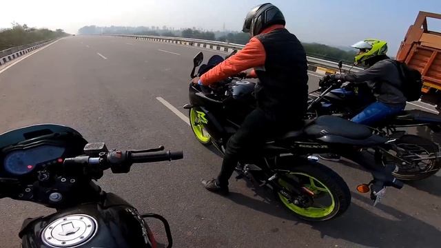 Bullet 350 Vs Pulsar 150 Vs Gixxer 155SF Vs Yamaha MT15 | Race Till Their Potential | Quad Battle смотреть онлайн