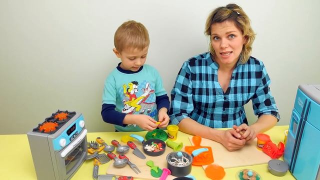 Играем в Весёлую Кухню с Даником - Делаем спагетти из Плей До. Детская передача с Play Doh смотреть онлайн