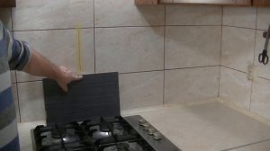Ошибка укладки фартука на кухне из керамической плитки