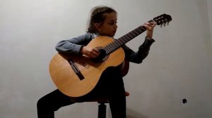 В землянке на гитаре