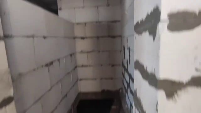 Стены дома спустя пол года, весна покажет... Самострой на берегу реки. смотреть онлайн