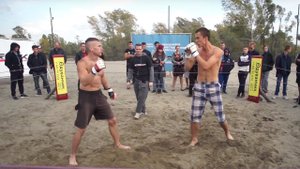 УДАРНИК против Стойкого мужика в шортах !!  Отличный Бой !!