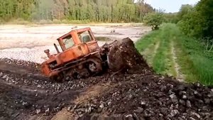 Копаю пруд на Дт-175с волгарь. Самый быстрый гусеничный трактор СССР.
